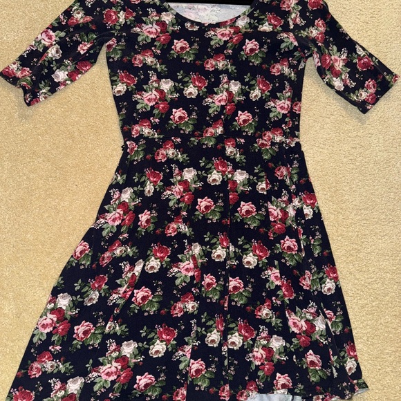 BONGO Dresses & Skirts - BONGO Navy Floral Dress with Red and Green